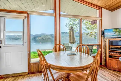 Image de Cozy Cottage by the Lakeshore #4