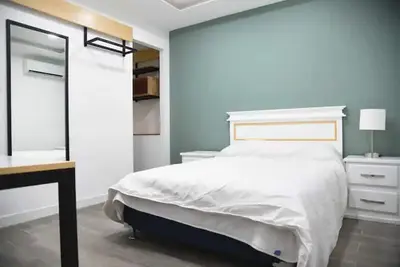 Image de Casa moderna equipada como pequeño hotel habitación 2