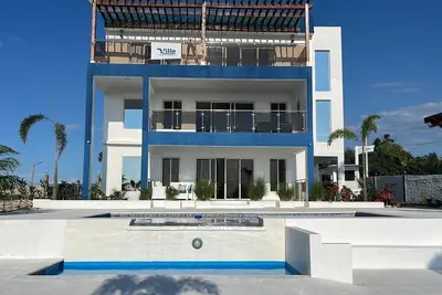 Image de Luxury BeachFront Villa with Private pool and Ocean View! \n