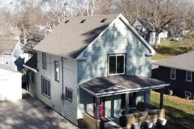 Image de Fountain Blue-newly renovated modern home, lots of outdoor spaces to enjoy.