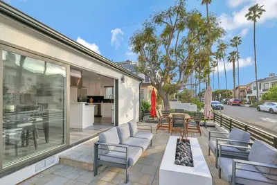 Image de Luxury 2 Bed w/ Huge Sun Deck, A/C, fast WiFi, 10 minute walk to Beach