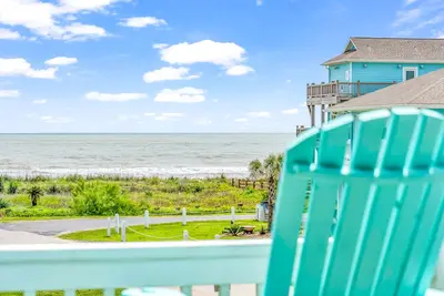 Image de Late Checkout★Steps to Beach★ Fenced Yard★ Sleeps 14★Beach Views★Pet Friendly