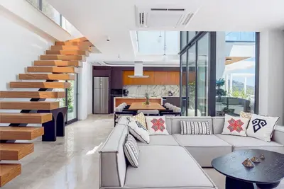 Image de Stylish 5 bedroom Villa. Luxury pool terrace and breath taking views