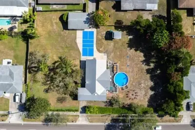 Fun House! Pickleball, Disc Golf, Hot Tub & Pool!