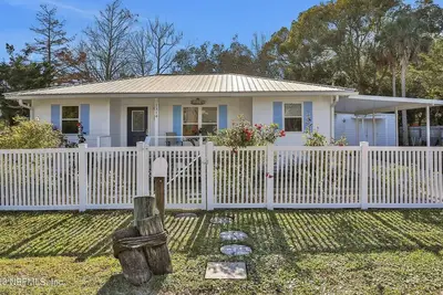 Image de Cozy cottage located in the heart of the Mayport fishing village. Pool & Patio!