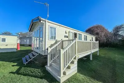 Image de Wonderful 6 berth caravan for hire at Manor Park, Hunstanton, Norfolk ref 23028s