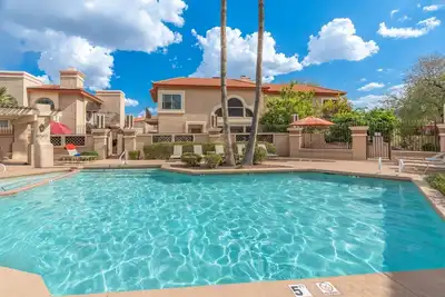 Image de Serene Phoenix Getaway: Private Gated Resort w/ 3 Heated Pools & Spa
