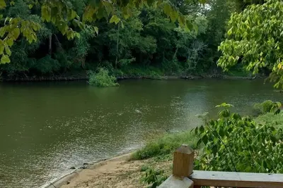 Image de Riverside Retreat Cabin on the banks of Little River.