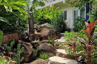 Image de Modern garden apartment close to airport and sea