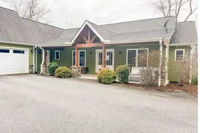 Image de Farmhouse at Honey Bear Orchard