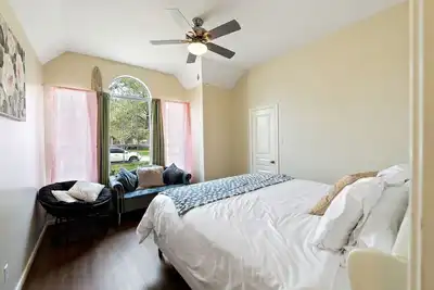 Unique Restful 3br @Waterview