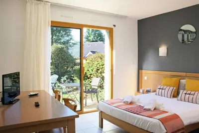 Image de 3 Pièces Supérieur 4 Personnes