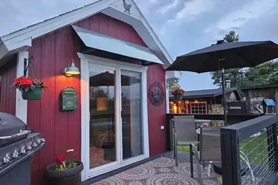Image de \"The Coop\" - Guest/Tiny House in a country setting- 3 Miles to Glef