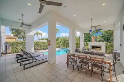 Image de Luxury at Reunion | 5br Villa w/ Themed Room | Sleeps 12 w/ Pool & Games