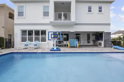 Image de Amazing 10br home w/ Pool and lots of Fun Games