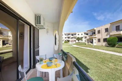 Image de Appartement 'Quinta Nova Hideaway - Alvor' avec piscine partagée, Wi-Fi et climatisation