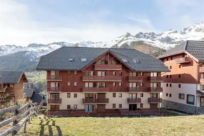 Image de Appartement 'St François Longchamp' avec vue sur montagne et balcon