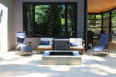 Image de Secluded 2 acre Modern Home in the Woods 10 minutes to Uga and Downtown Athens