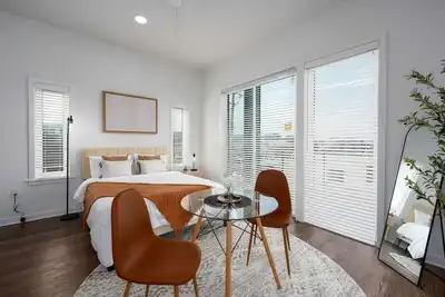 Image de Urban Dt Chic Studio with Private Balcony!