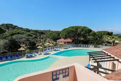 Image de Confortable appartement pour 6 personnes avec Wifi, piscine, climatisation, Tv, patio et parking