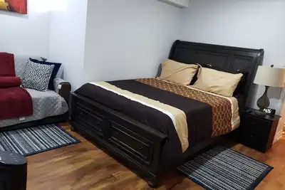 Image de Luxurious 1br+1ba Apt. , Modern, Bright, w. parking