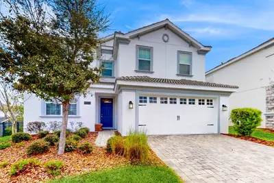 Image de Two-story home with amazing pool, pool spa, game rooms, & washer/dryer
