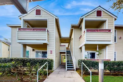 Image de Golf course adjacent condo with heated pool, hot tub, fitness room, tennis