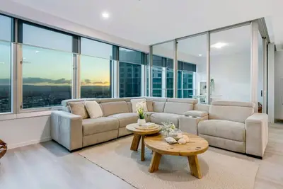 Image de Sophia's Place in Surfers - With Stunning Views