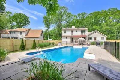 Image de Caribbean Heated Pool Home near Matapeake Beach!