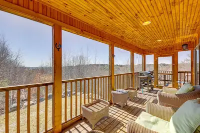 Image de Spacious Harrison Cabin ~ 1 Mi to Long Lake!