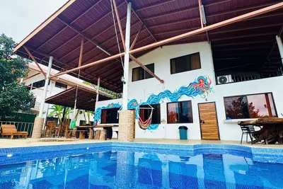 Image de Beautiful top unit, pvt deck, Great location!