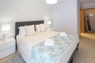 Image de Appartement rénové avec accès à la piscine