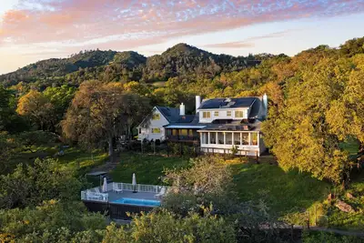 Image de Chianti: Secluded Luxury Estate with Pool, Pickleball, Game Barn & Views