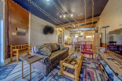 Image de Historic Western: Triple Suite Retreat