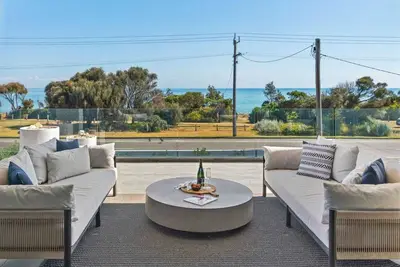 Image de Beachfront Luxury | 360° Views | Games | Wineries