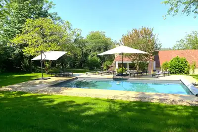 Image de Maison d'architecte rénovée et climatisée avec jardin et piscine privés