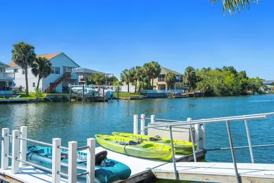 Image de Newly Remodeled! Kayaks- Watermat! Bike! 5 mins from weeki wachee springs!