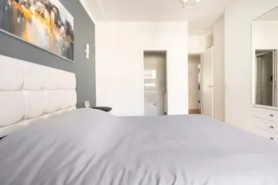 Image de 2 bdr 2 btr récemment refait à neuf près de Monceau