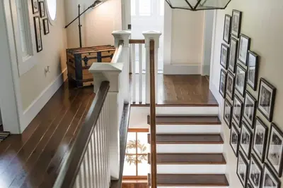Image de Scenic lake house on the shores of Lake Erie. Spacious home with lake access.