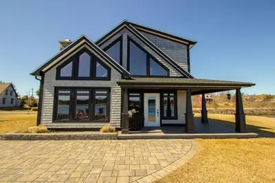 Image de Luxury Oceanfront Home in Lunenburg