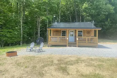 Image de Mountain Meadow Cabin with hot tub, beautiful view, WiFi! , secluded and peaceful