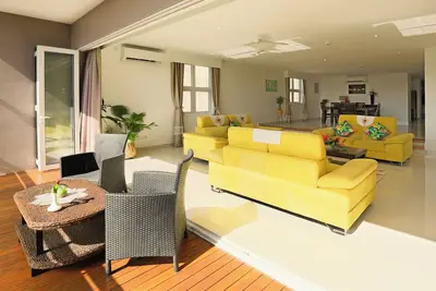 Luxe Villa with 4 bedrooms & WiFi, Ac in Seychelles by Cliffhanger Villas