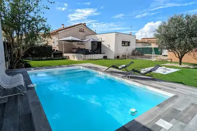 Image de Villa avec piscine proche de la mer, idéale pour vacances en famille