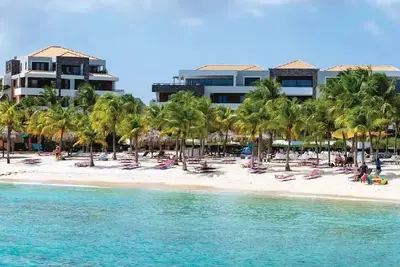 Image de The June - Blue Golf Getaway