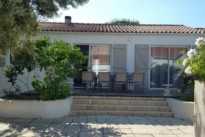 Image de Villa 6-8 personnes - Jacuzzi - 100m des commerces - 1000m de la Plage - Parking