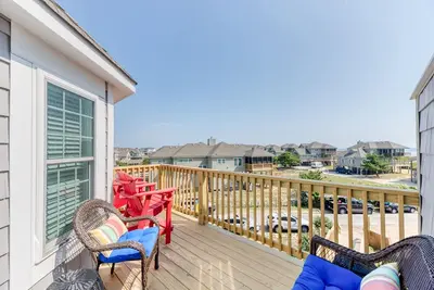 Image de Ocean & sunrise views from your private balcony, just 250' from the beach!