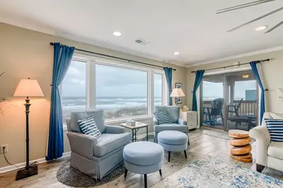 Image de Take in breathtaking ocean & sunrise views at this oceanfront condo in Nags Head