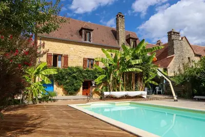 Image de Lovely stone cottage set on the remparts of the village of Domme.