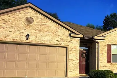 Image de Spacious Atlanta Beauty minutes from the airport.