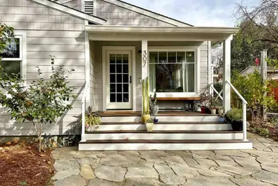 Image de The Alley House - Historic District Garden Bungalow